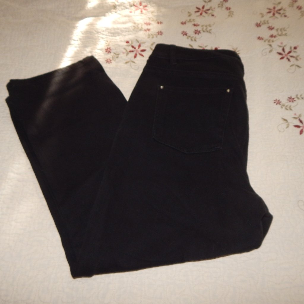 Ladies Belle By Kim Gravel Black Crop Pants - Size 10 ~ Stretch